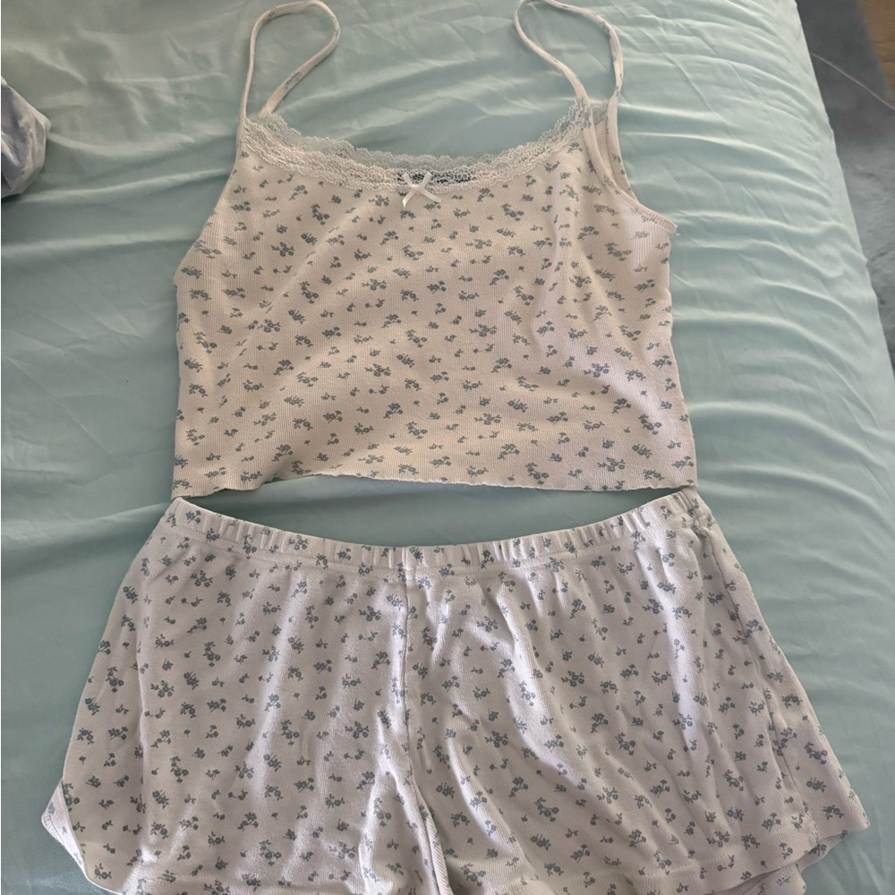 Brandy Melville White and Blue Floral Pajama Set